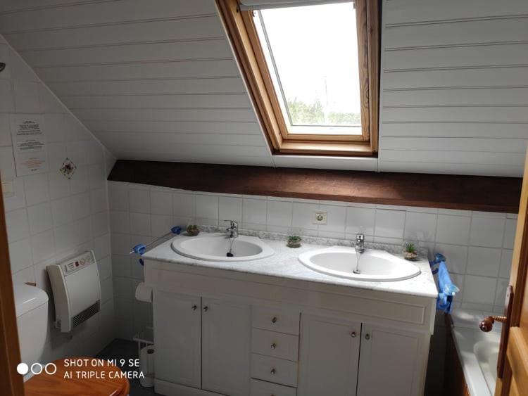 Gite Le Grenier Aux Portes De Broceliande Apartment Reminiac Bagian luar foto